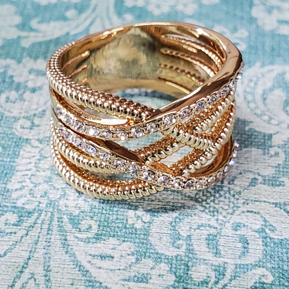 Gorgeous Designer Style Cocktail Ring, Estate Criss Cross CZ - Picture 2 of 2